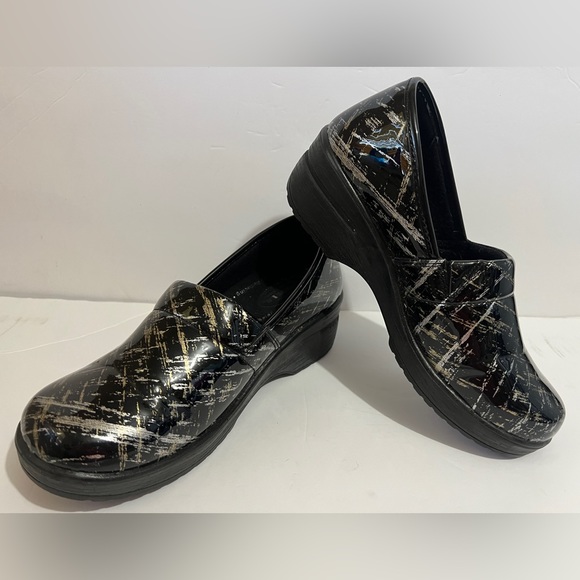 Women’s Easy Works by Easy Street Laurie Work Shoes Size 9W Black/Silver/Gold - Picture 2 of 12